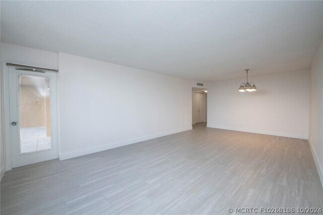 Photo - 3900 N Hills Dr Unit 405