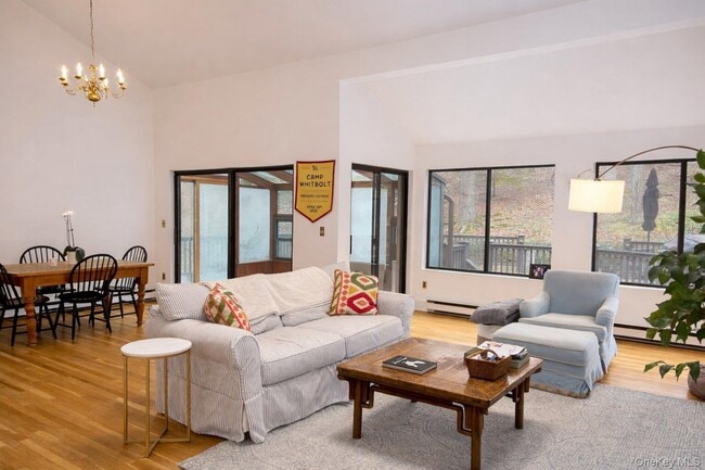 Photo - 194 Westchester Ave