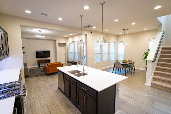 Building Photo - 1711 Arcilla St