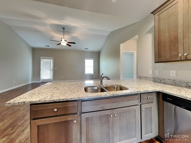 Photo - 824 Ellyson Dr