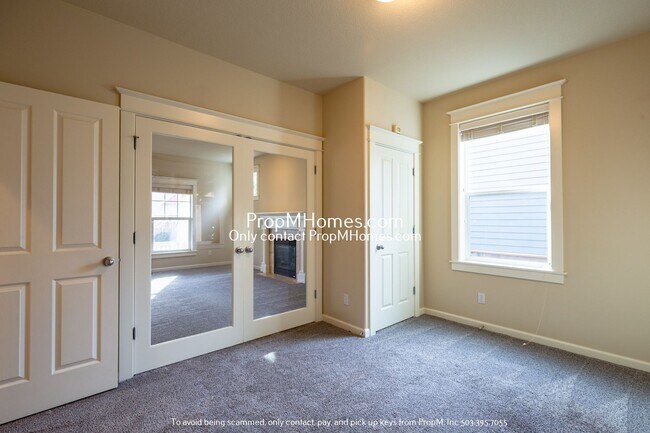 Photo - Charming Oregon City Gem – Home Office, Bo...