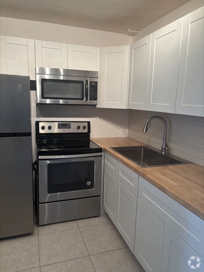 Building Photo - 289 Andover L Unit 289 Rental
