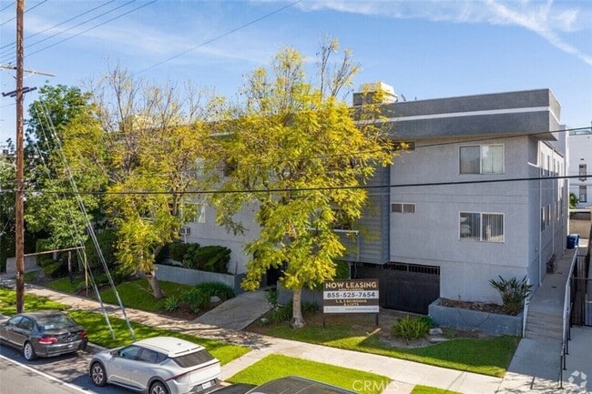 Building Photo - 4406 Cahuenga Blvd Unit 109