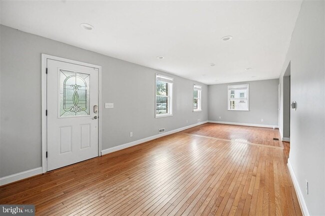 Photo - 2918 Monroe Pl