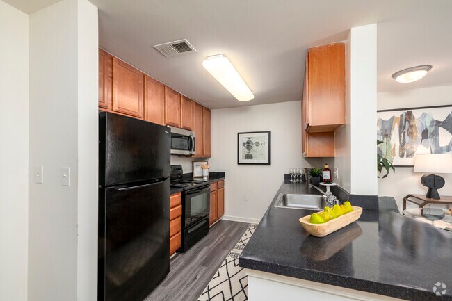 2BR, 2BA – 782SF - Kitchen - Boundary Stone Flats