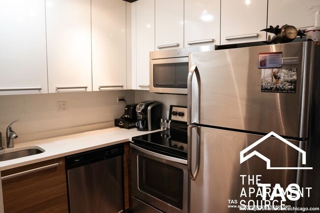 Building Photo - 925 W Carmen Ave Unit 5E Rental