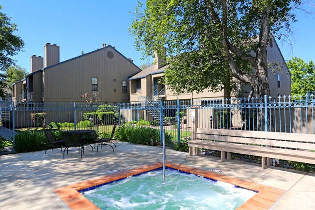 Jacuzzi - SCHOONER LANDING