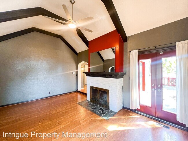 Photo - 2 br, 2 bath House - 4901 E 11th St