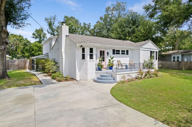 Photo - South Mount Pleasant Fully Furnished Rental