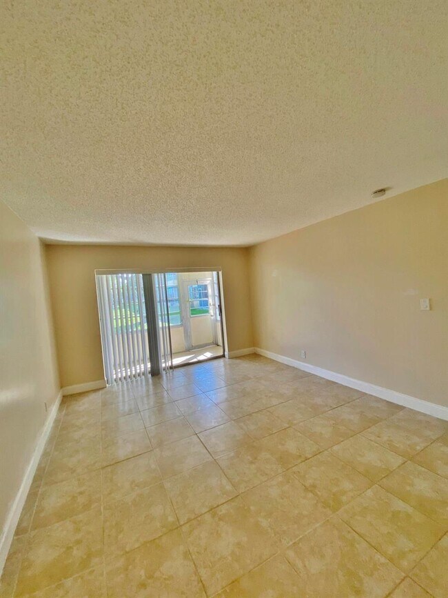 Photo - 5170 SW 40th Ave Unit 4E