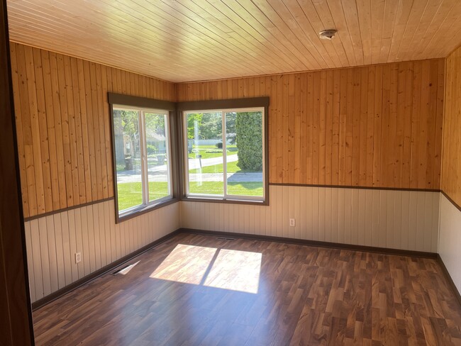 Photo - W1390 Highland Blvd