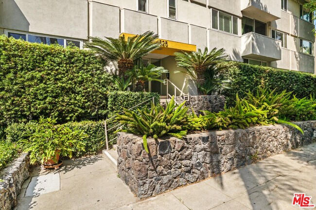 Photo - 1525 Hayworth Ave Unit 302