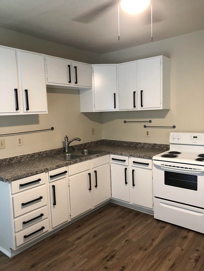 Building Photo - 117 Perrin St Unit 1