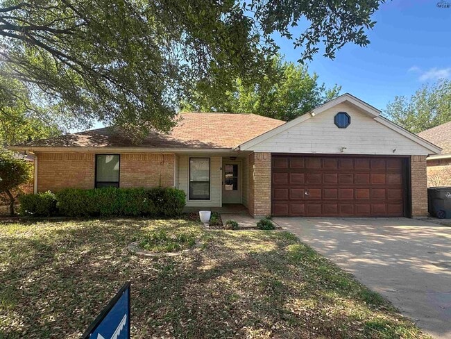 Building Photo - 2 Bayberry Ct