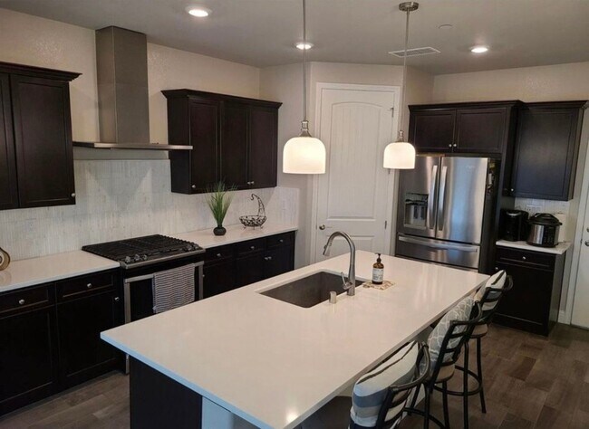 1341 E Via Sentieri Dr