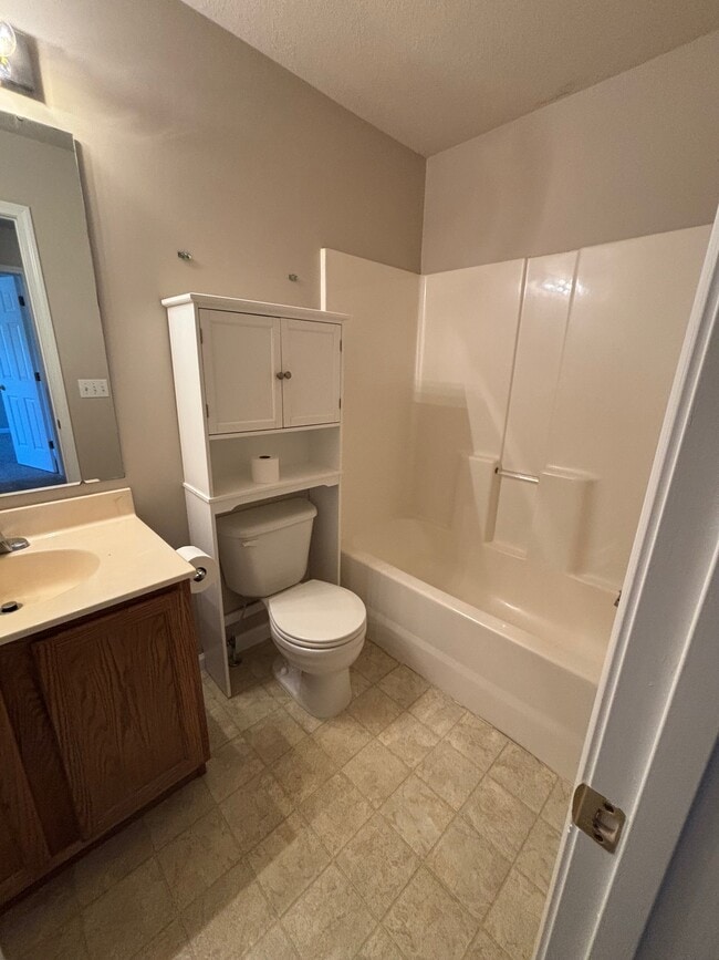 Photo - 67 Farington Cir