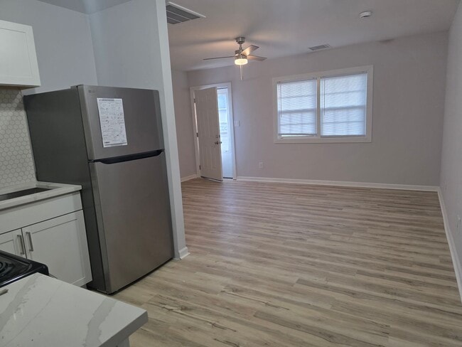 Photo - 727 Branch St Unit 2
