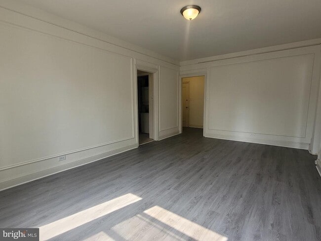 Building Photo - 2031 Locust St Unit 604