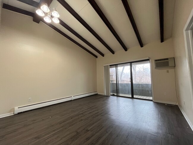 Photo - 341 Oak St Unit 4