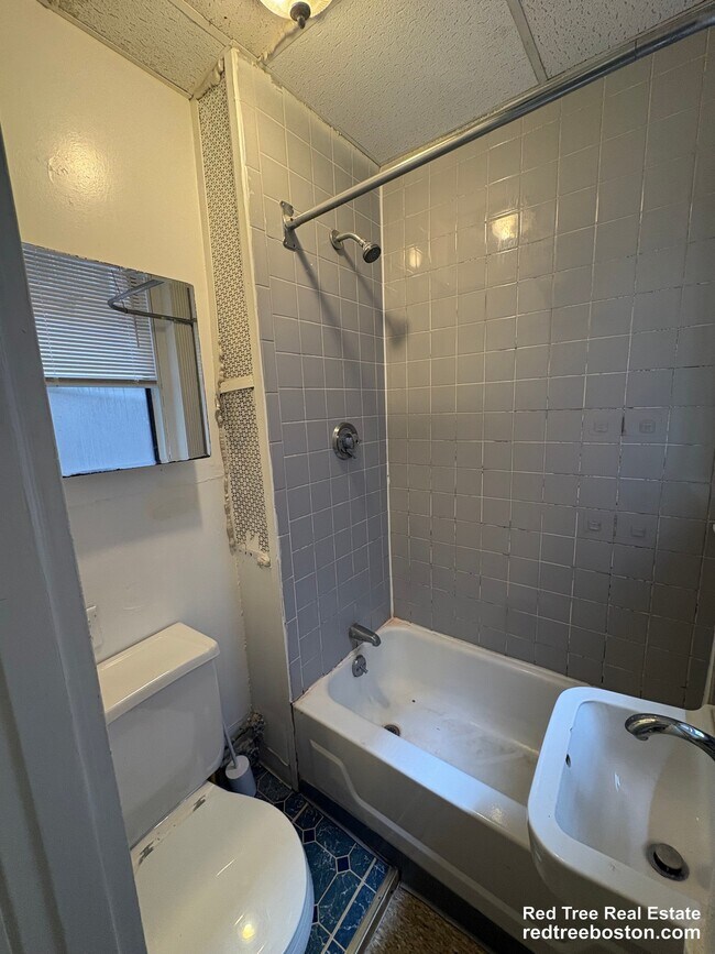 9 Myrtle St Unit 4
