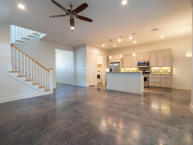 Photo - 5001 Woodrow Ave Unidad A Rental