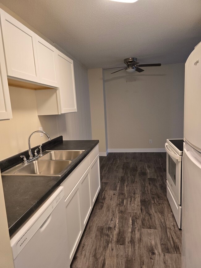 Building Photo - Sands Apartments