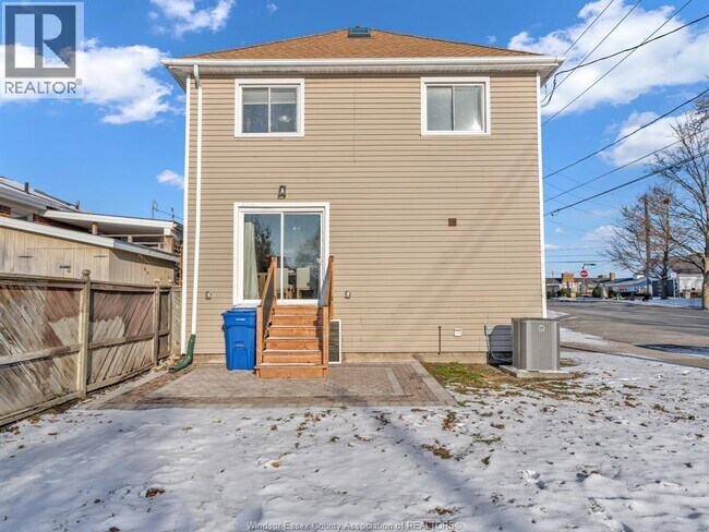 Photo - 8385 Riverside Dr E