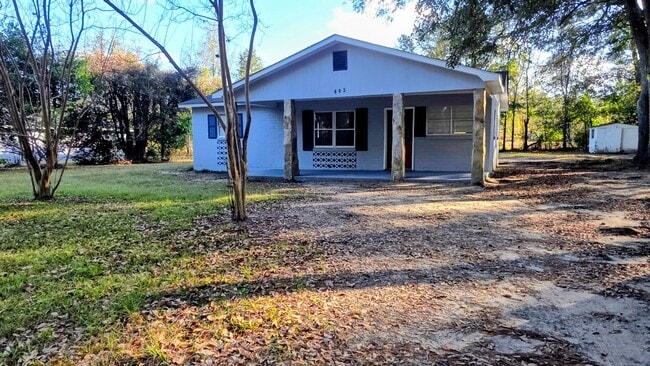Building Photo - BEAUTIFUL 3 BEDROOM 1 BATH HOME