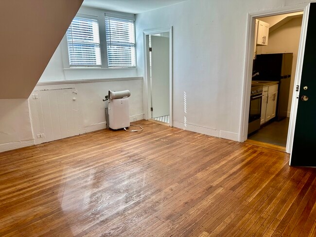 Photo - 107 Charles St Unit 5