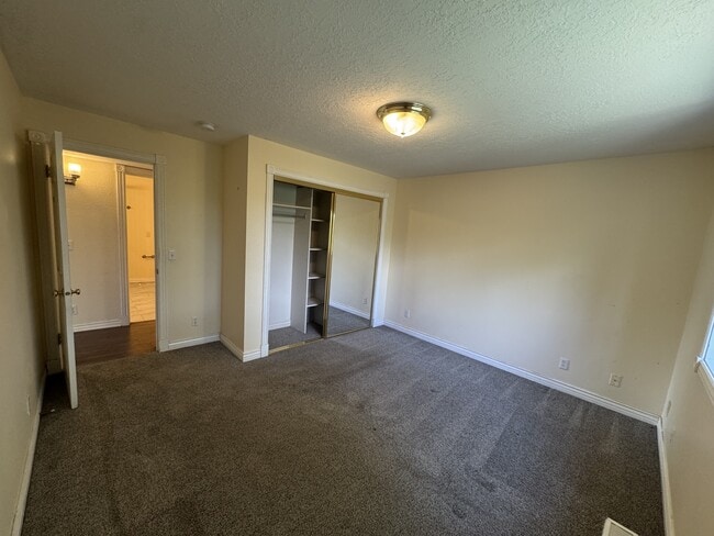 Photo - 340 Rainbow Ln