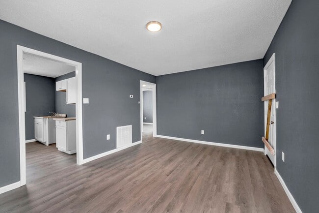 Photo - 2 Bed 1 Bath Completely renovated apt - appliances/water provided $900