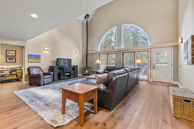 Photo - 34 Lone Hand Way