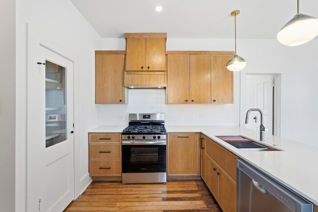 Photo - 2122 Hardy St