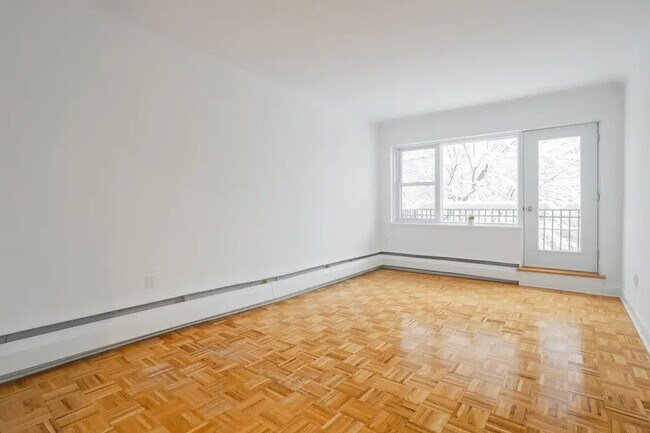 Photo - 1000 Av Pratt