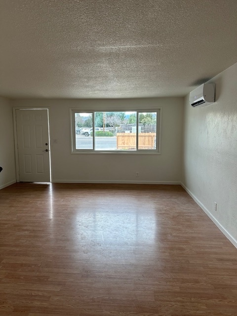 Photo - 1733 Crater Lake Ave