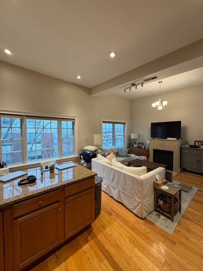 Building Photo - 261 W 2nd St