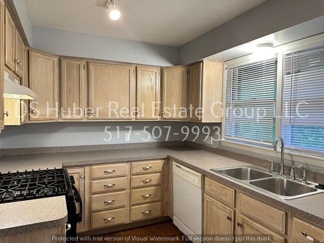 Building Photo - 526 W Hillsdale St Unit A