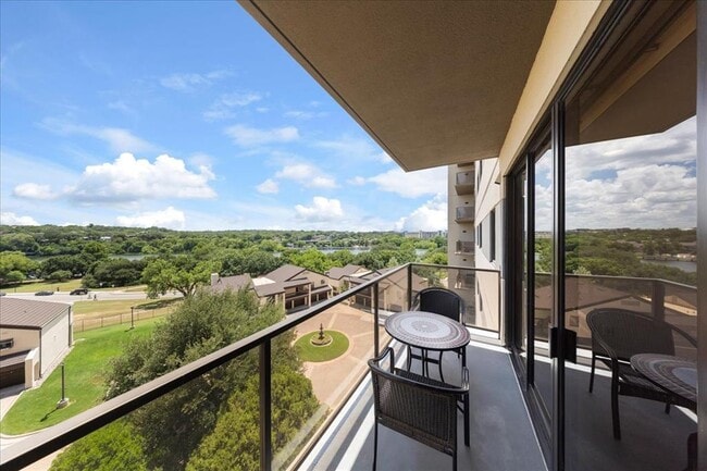 Building Photo - 40 N Interstate Hwy 35 Unit 6B3 Rental