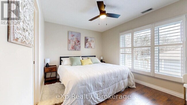 Photo - 337 Mariners Way Unité 8