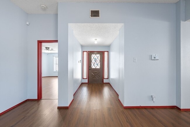 Photo - 7919 Wayside Trail