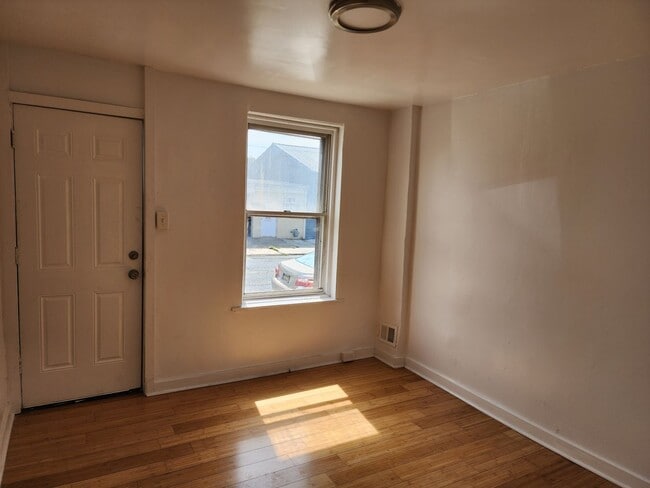 Photo - 221 N Scott St