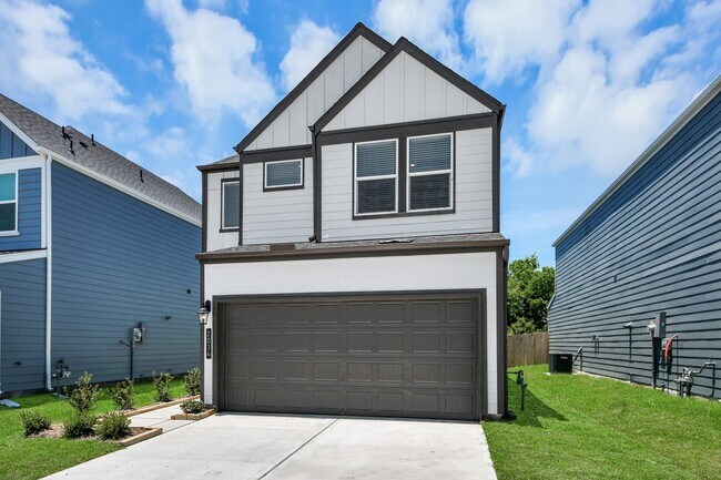 Photo - 2034 Olivos St