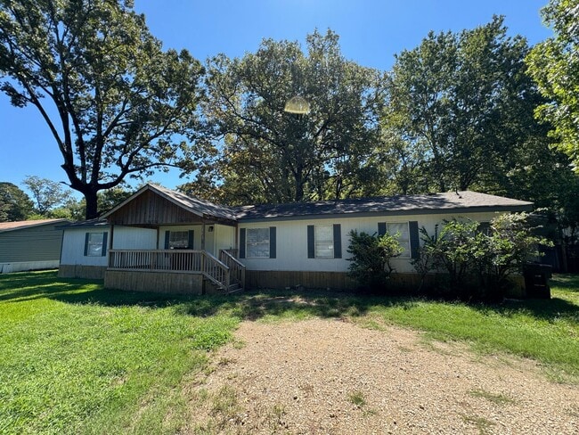 Building Photo - NICE 4/2 MOBILE HOME ON FLOURNOY LUCAS