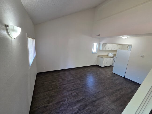 Welcome Home to Oak Creek Townhomes! - Oak Creek Townhomes