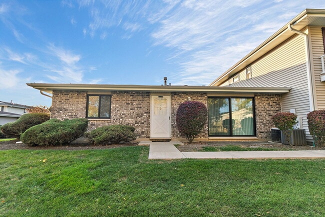 Building Photo - 1303 Yarmouth Ct