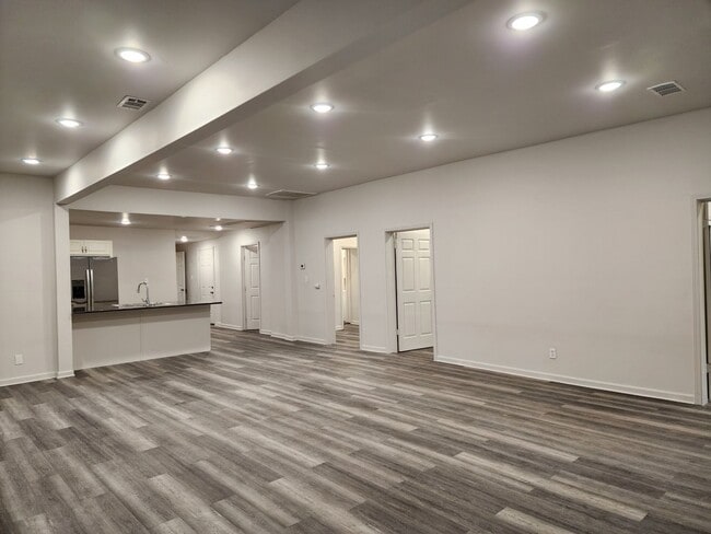 Photo - 4 Bed / 3 bath Downtown Jonesboro