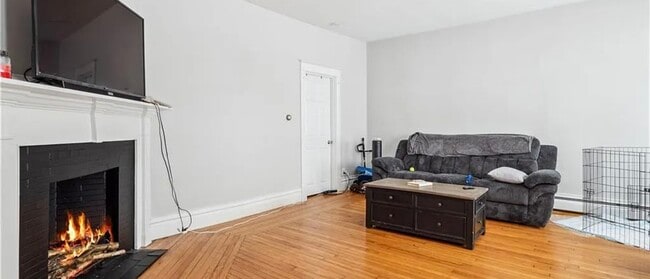 10 Phenix Ave Unit 10 apt 1