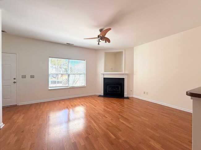 Photo - Spacious 3BR/3BA AVAILABLE NOW!