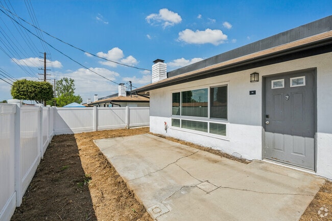 2BR, 2BA - 1,200SF - Front Patio and Yard