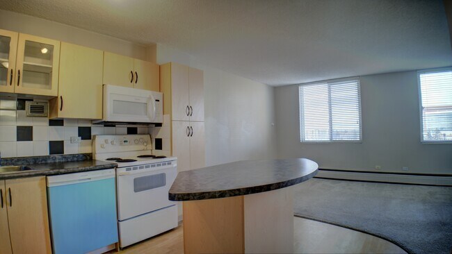 Photo - 11147 Whyte Ave NW Unit 803